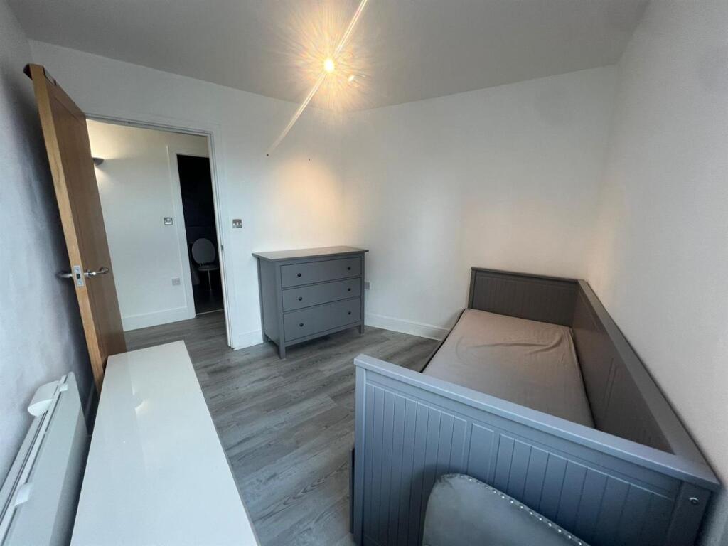 bedroom2.jpg