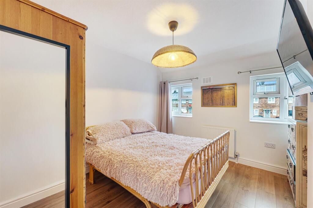 118 Coronation Drive bedroom 2 2.jpg