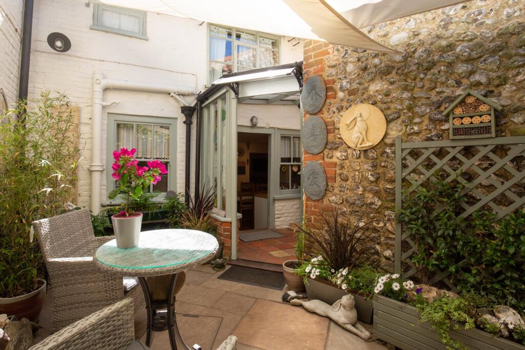Kitchen Courtyard