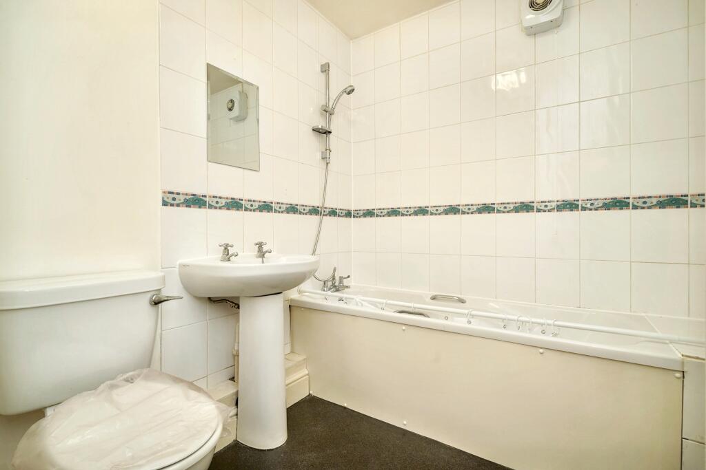 9B Farningham Road, Caterham, CR3 6LL