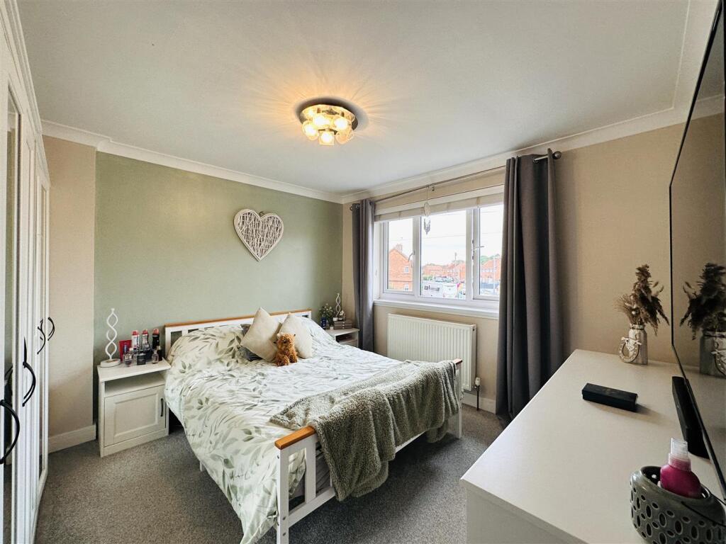 Bed 1.jpg