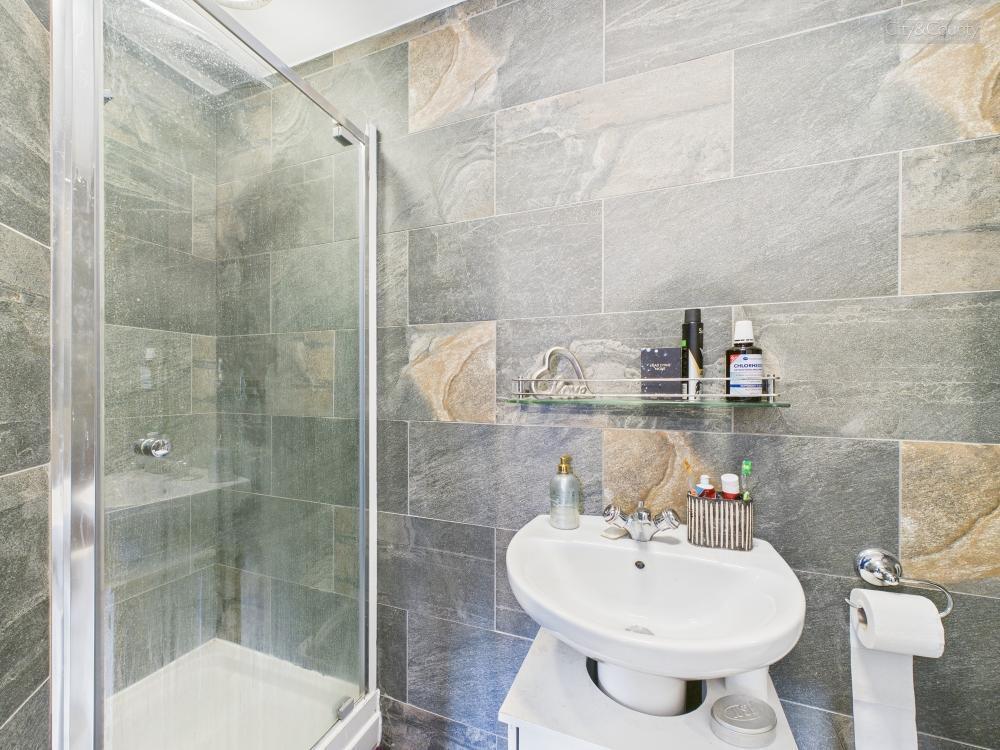 En-Suite To Master Bedroom