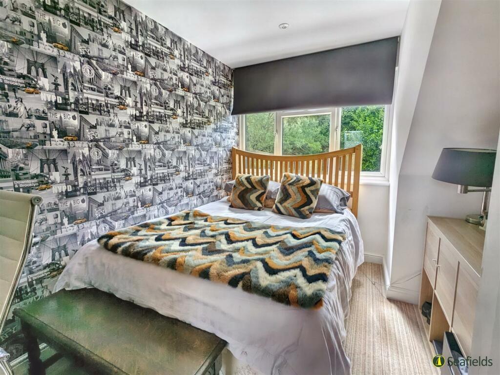 BEDROOM 5