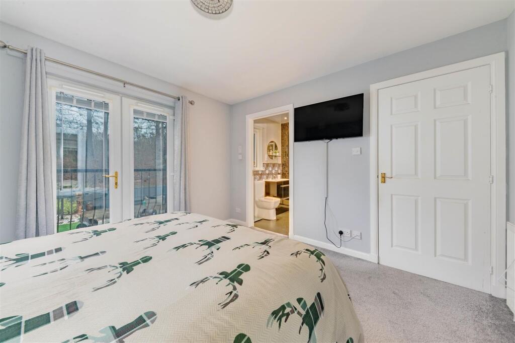 7 Millburn Gardens Dundee-5.JPG