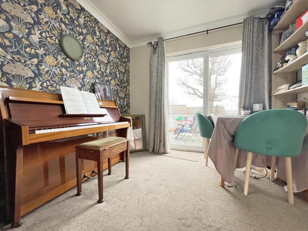 Bourne Close 24 - Dining.jpg