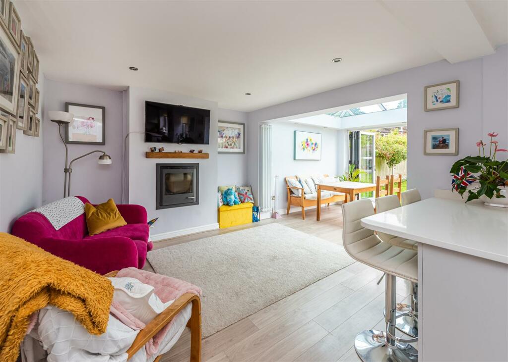 23 Vicarage Road-living kitchen4.jpg