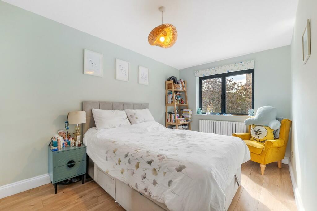 Bedroom 1.jpg