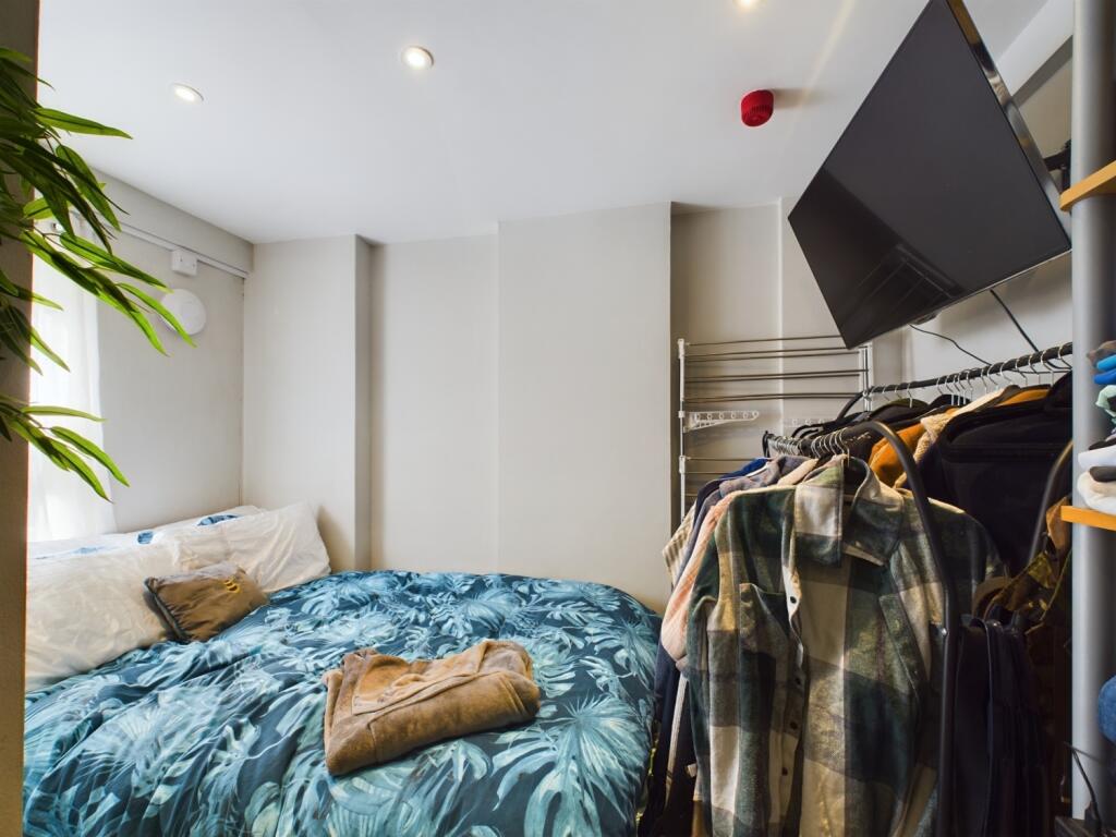 CAM01740G0-PR0253-STILL008