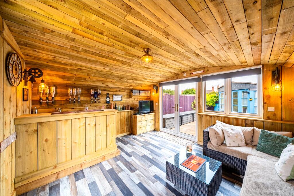 Bar/Summerhouse