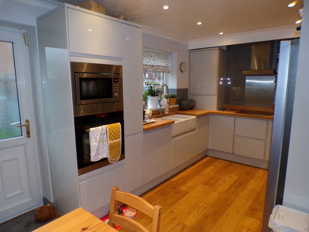 WentworthCourt2kit2.JPG