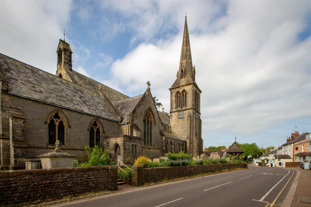 Hurstpierpoint Holy Trinity Church.jpg