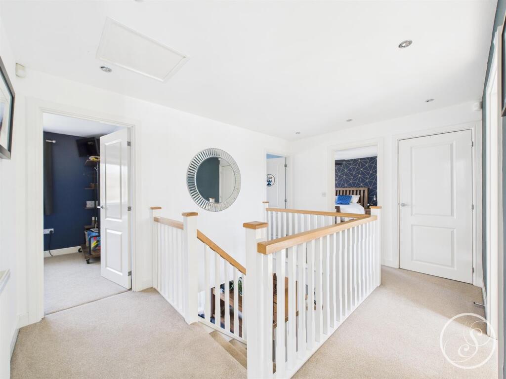 FIRST FLOOR LANDING