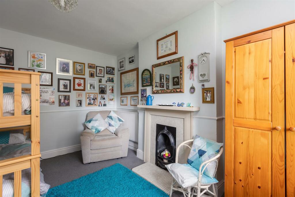 Undercliffe 23 Bedroom 2-1.jpg