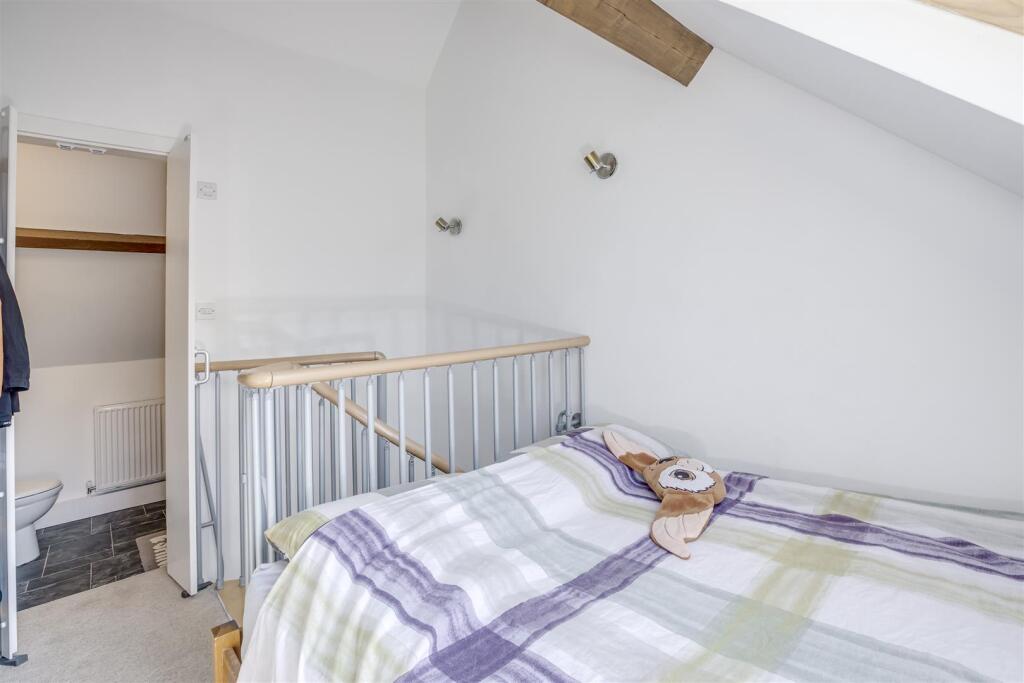 9A The Leys, Halton Village, HP22 5GH-2.jpg