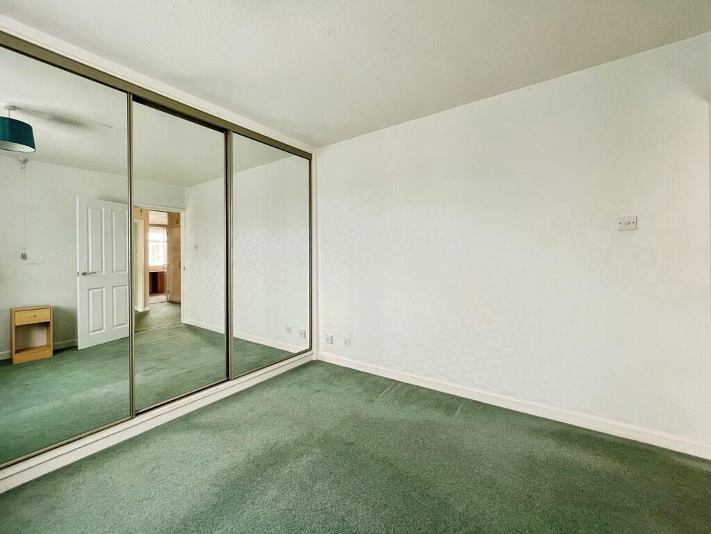 4d39798f-bedroom ...