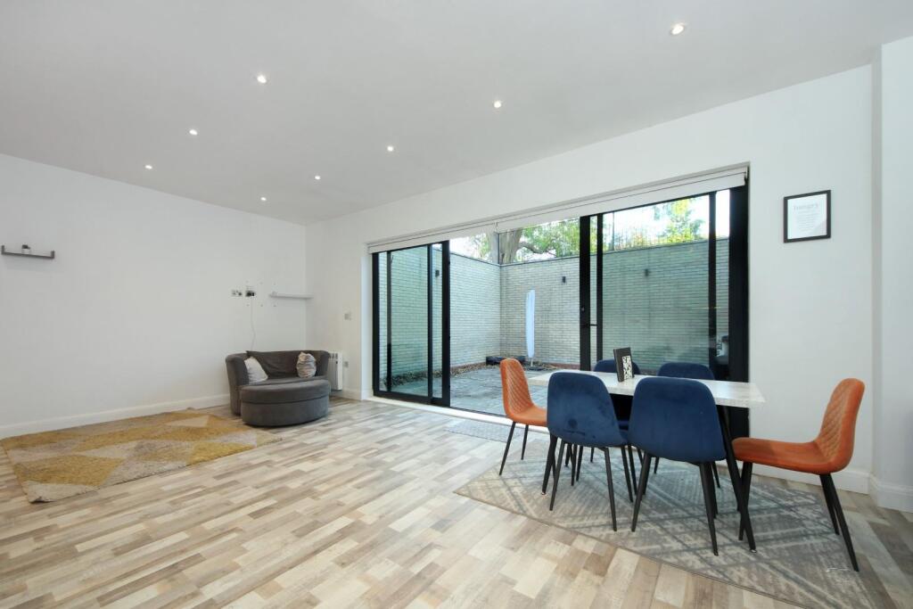 Gv- F2 - 34 Gunnersbury Ave (9).jpg