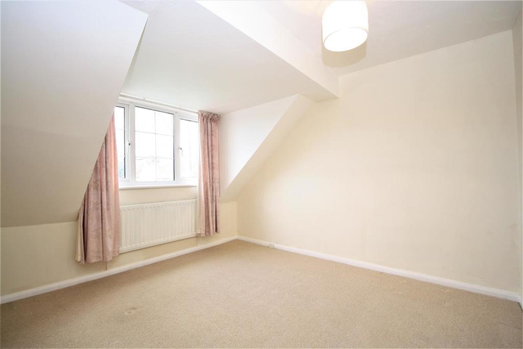 Bedroom 1 pic 2.jpg