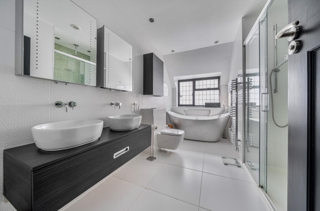 1374280-22-690e5d...