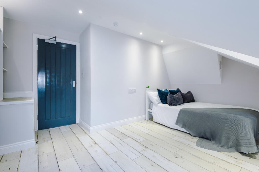 27 Woodcroft Road Bedroom 15