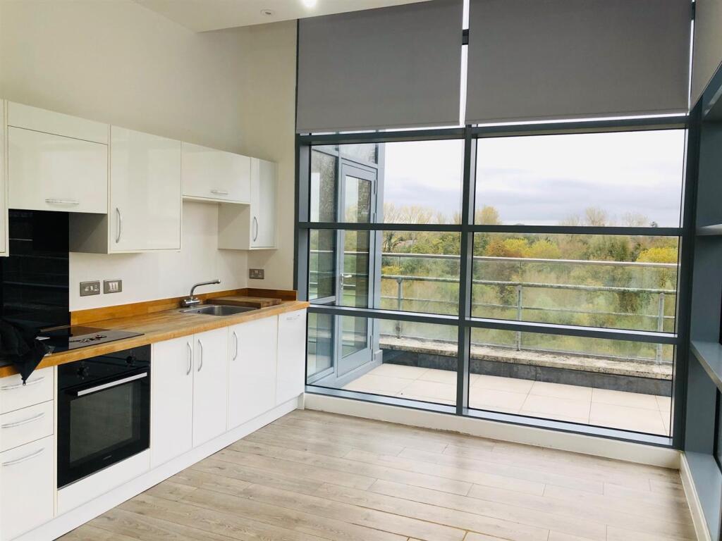 2 Bed two bath flat to rent in Harlow, Maxwellprop