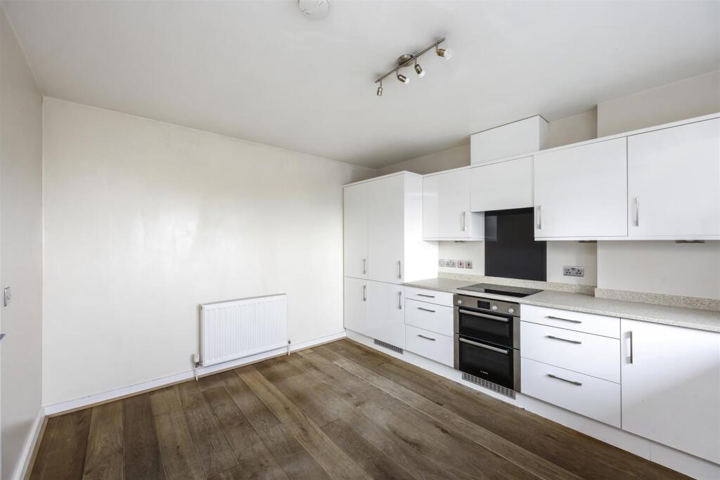 Marine Drive 105, Newick Place H3-010.jpg
