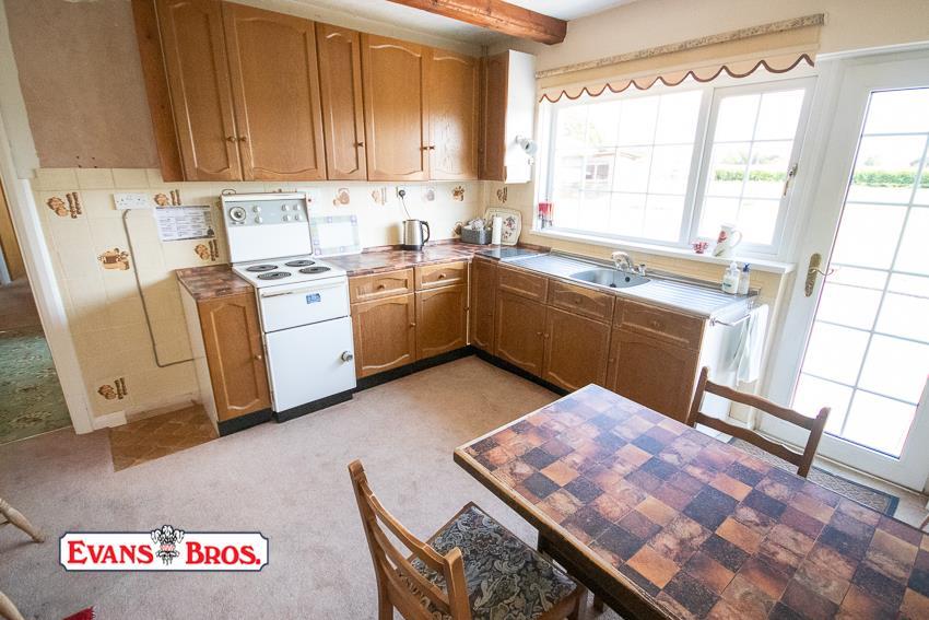 KITCHEN / BREAKFAST ROOM