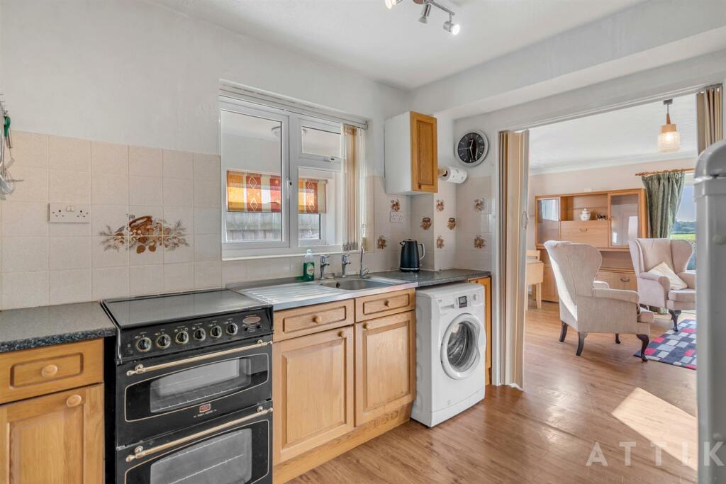 11 Kennedy Close Halesworth IP19 8EG (17).jpg