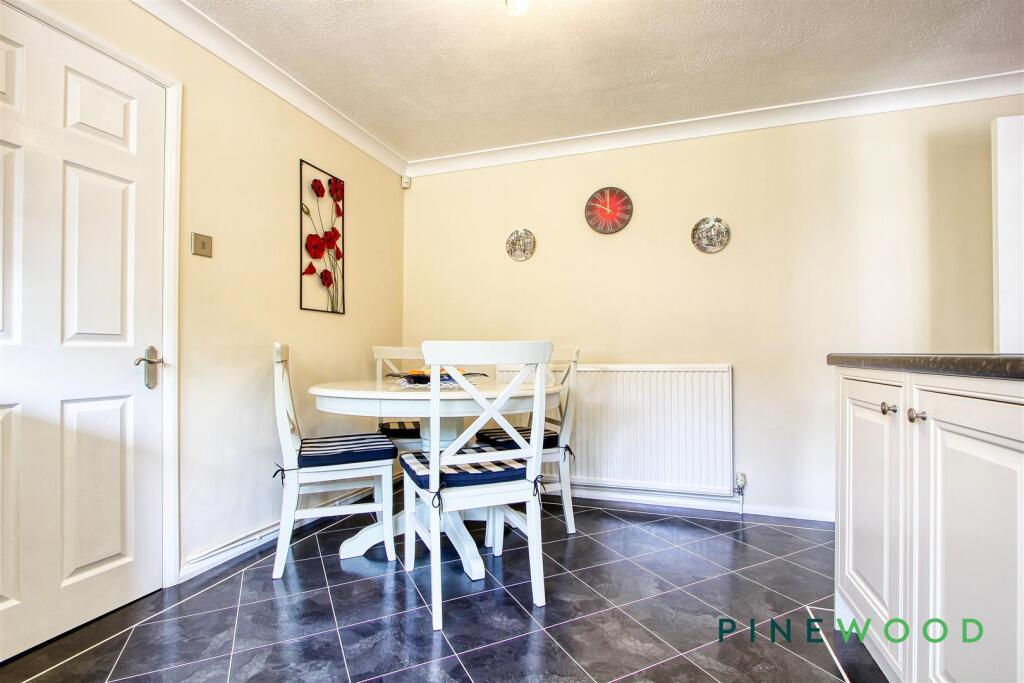 KITCHEN / BREAKFAST ROOM