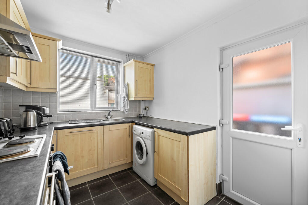 19 Prescot Street...