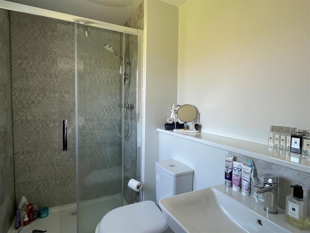 12 Timms Lane - En-Suite.jpg
