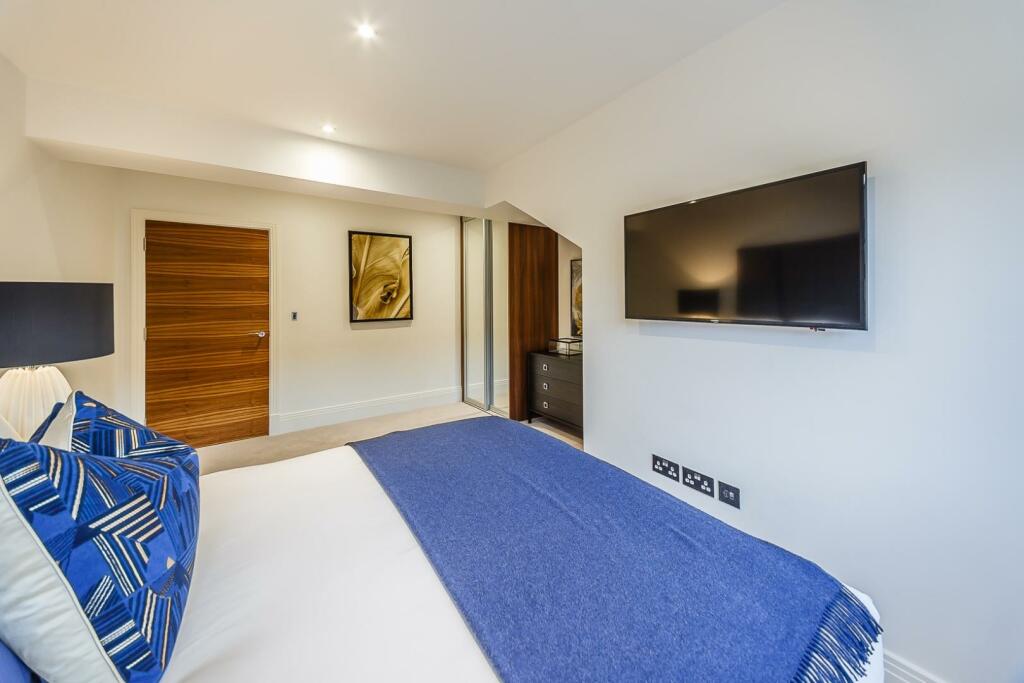 8317875-interior04.jpg