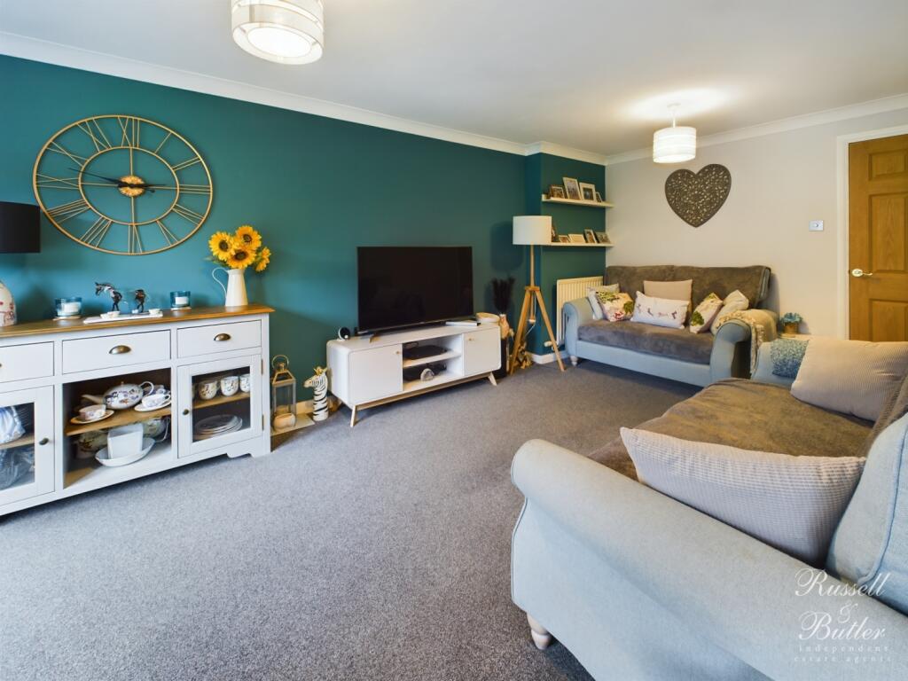 CAM02127G0-PR0246-STILL005