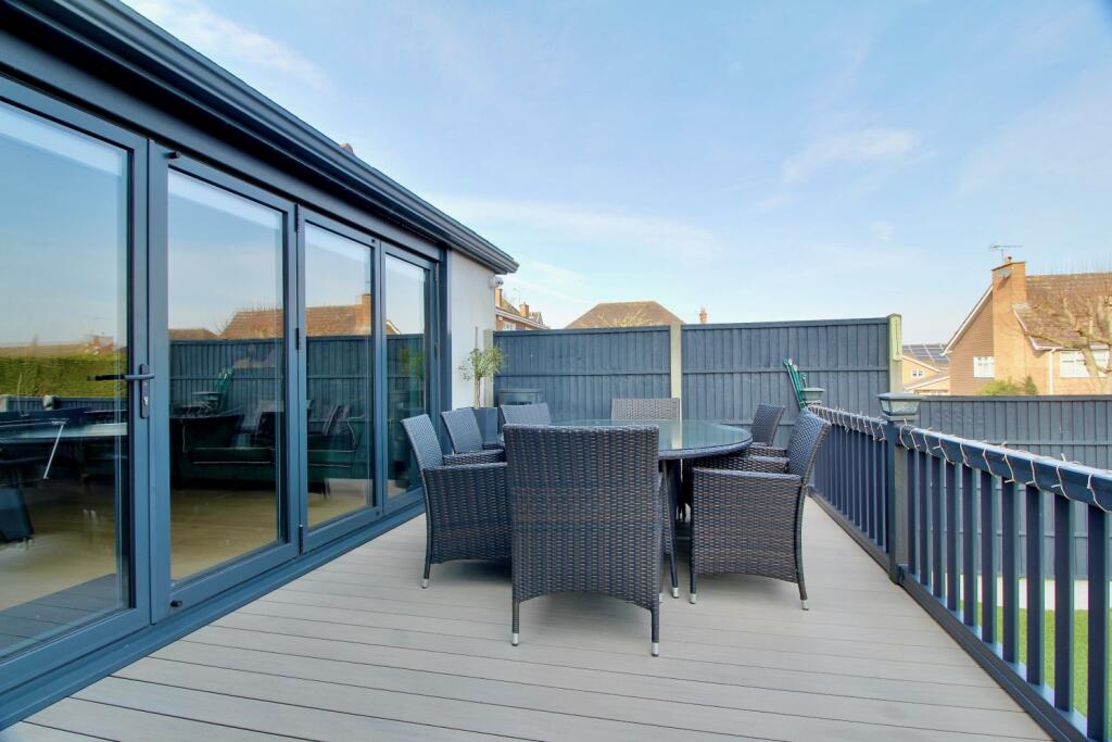 28SR  - 32 Terrace Overlooking Side Garden