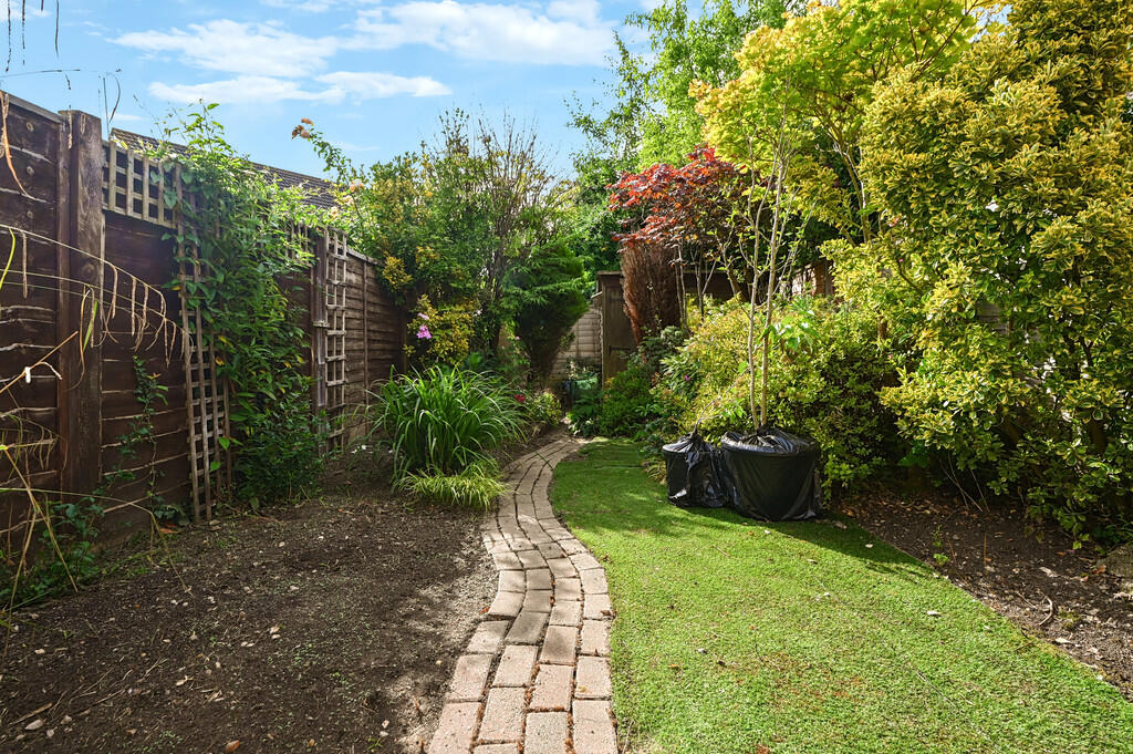 8 Farleys way tn3...