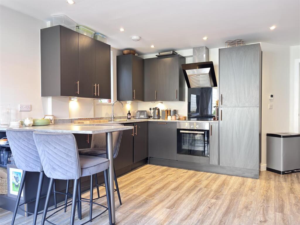 kitchen 1.jpg