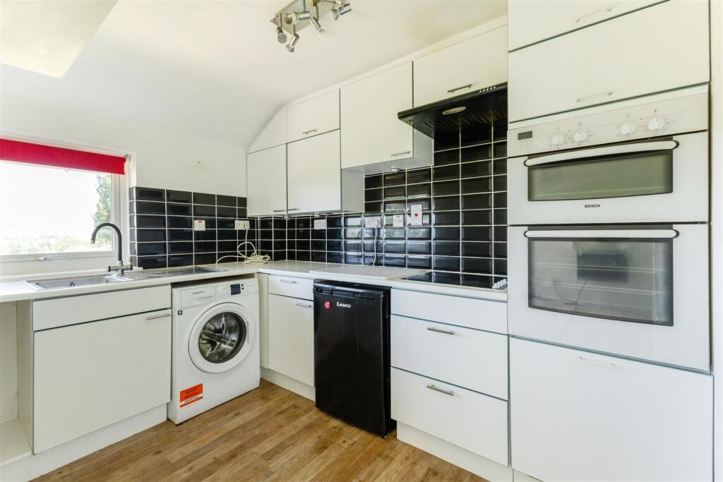 95037_19 Little Dean Court Winton Hill (6).jpg