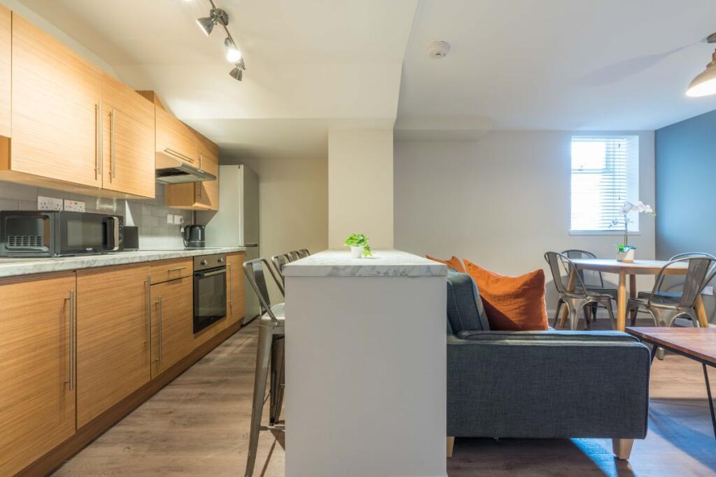 KH10 - Living Area / Kitchen