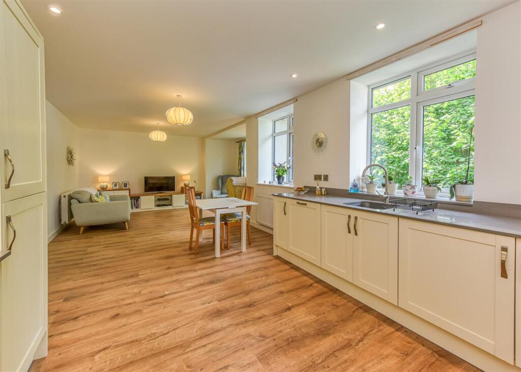 8 Thorsten House-Kitchen.jpg