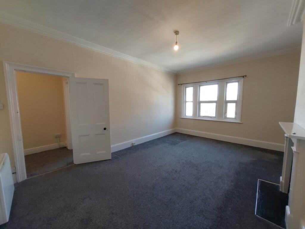 Front room2