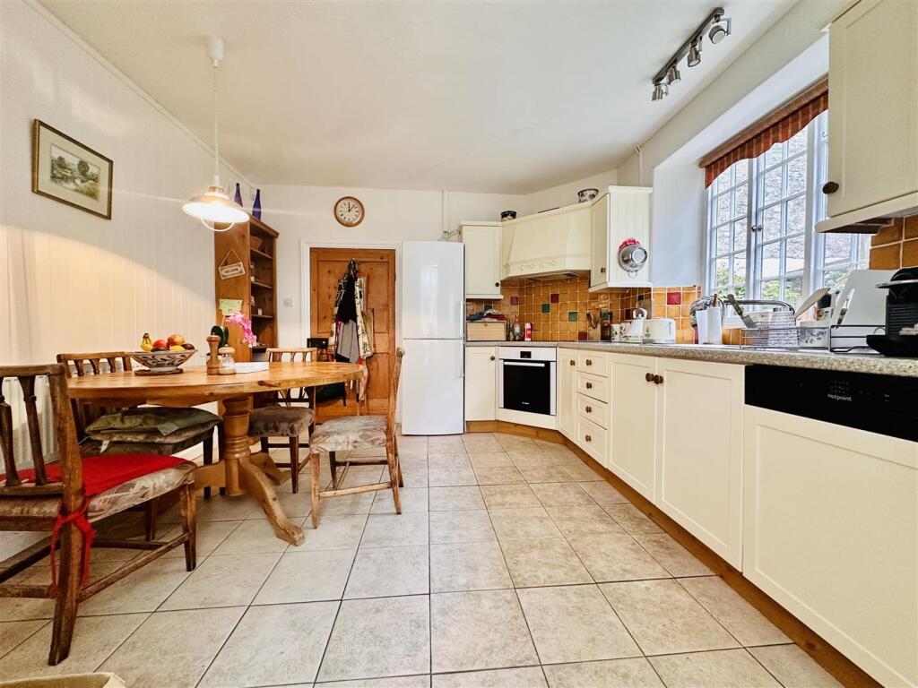 Kitchen/Breakfast Room