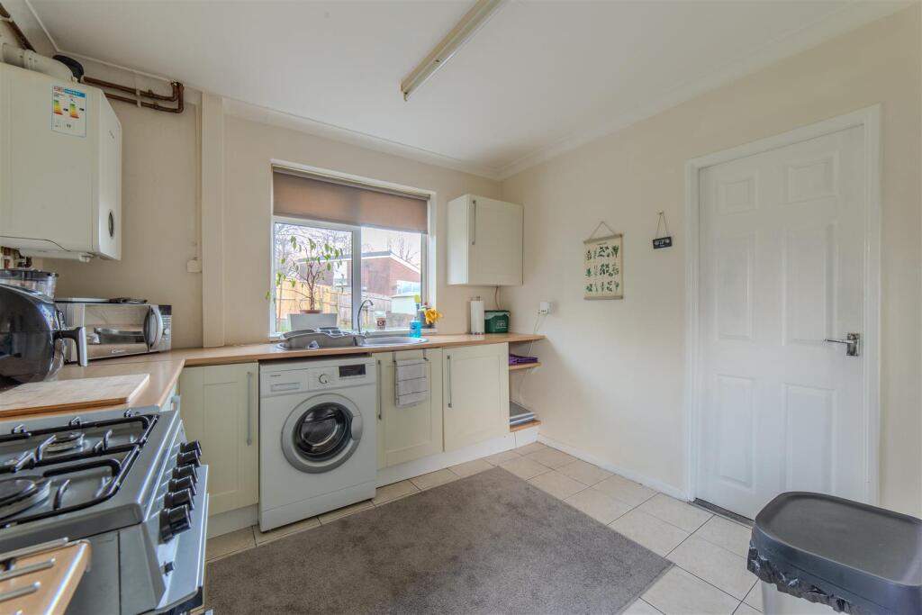 27 Keats Close-12.jpg