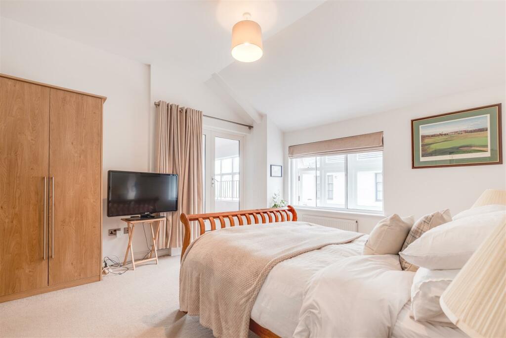 Constables - 41 Mostyn House New-5.jpg