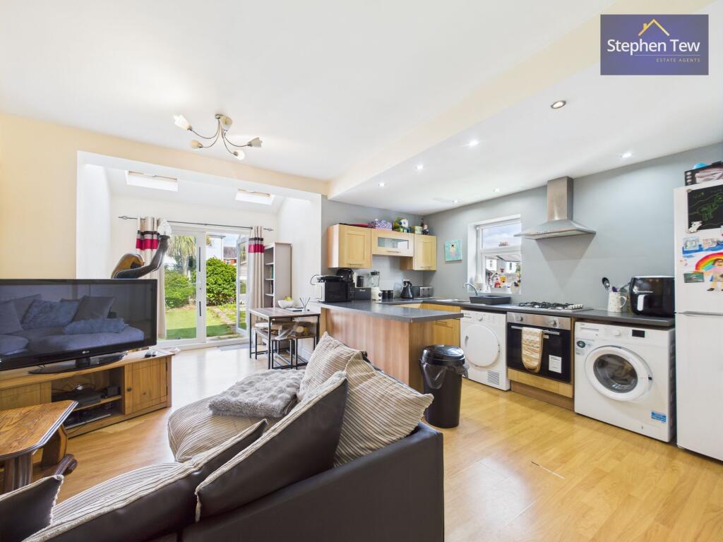 Living / Dining Kitcheb