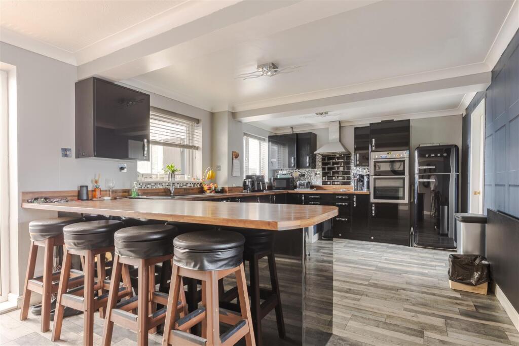 Kitchen diner