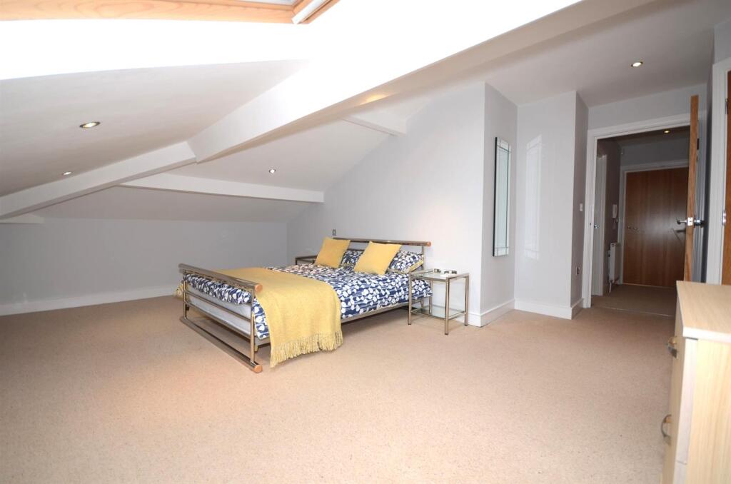 (04)Flat-14-Rutland-Court.JPG