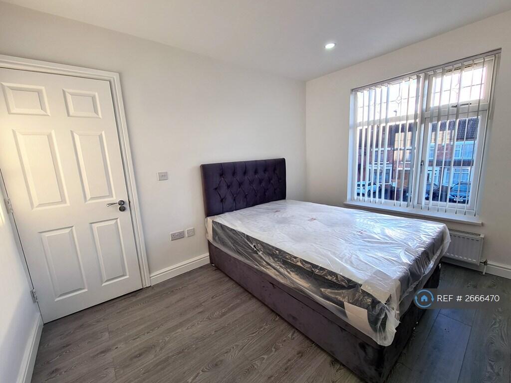 Bedroom 2 - Double Bed