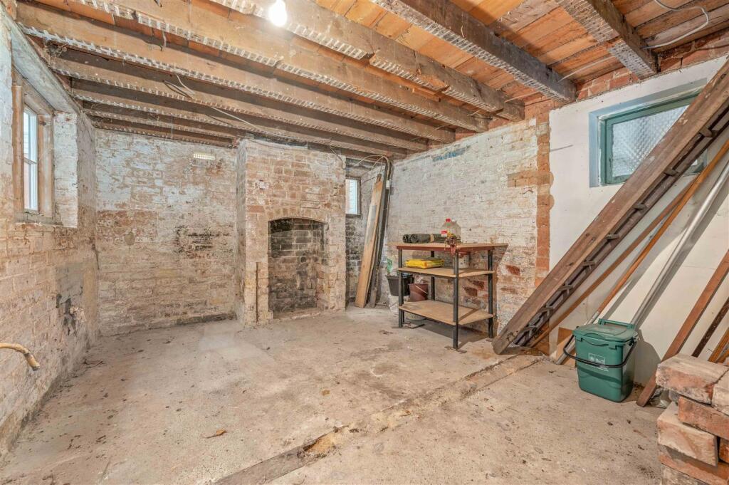 Kitchen/Dining Room (57 Waterside)