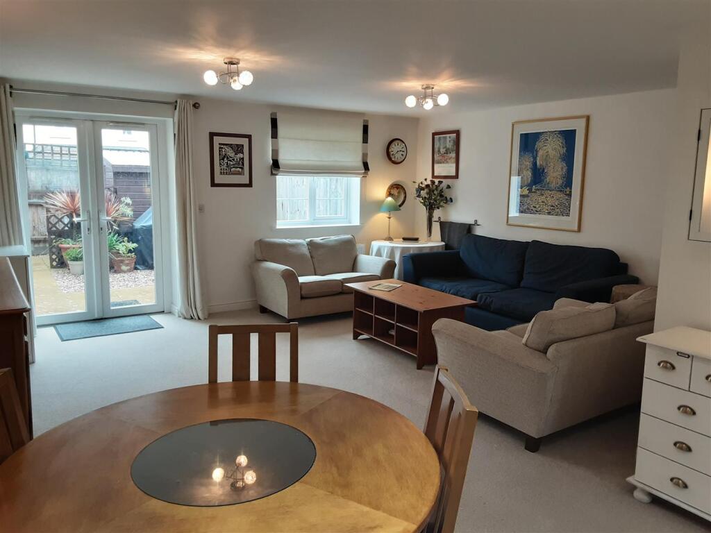 Kitchen/dining/family Room