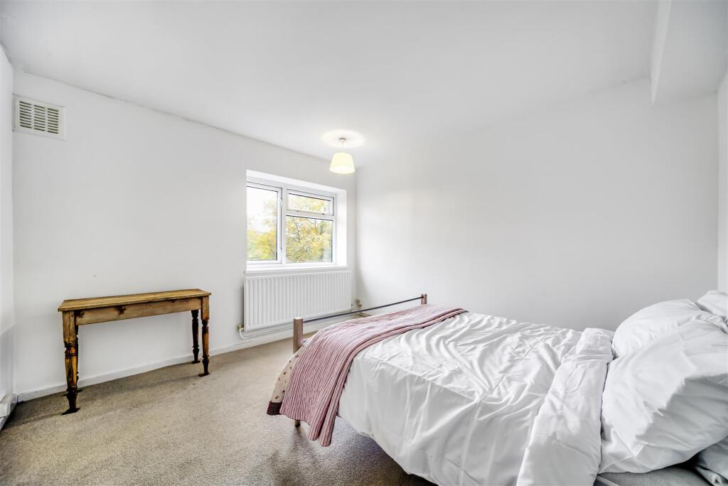 James_Anderson_Sheen_Sales_104_Chertsey_Court_Clif