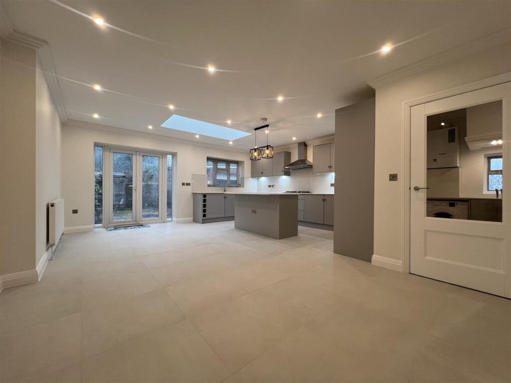 Kitchen/Living Area